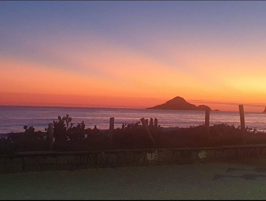 Frente Mar- Apto Pe Na Areia Com Charme E Conforto