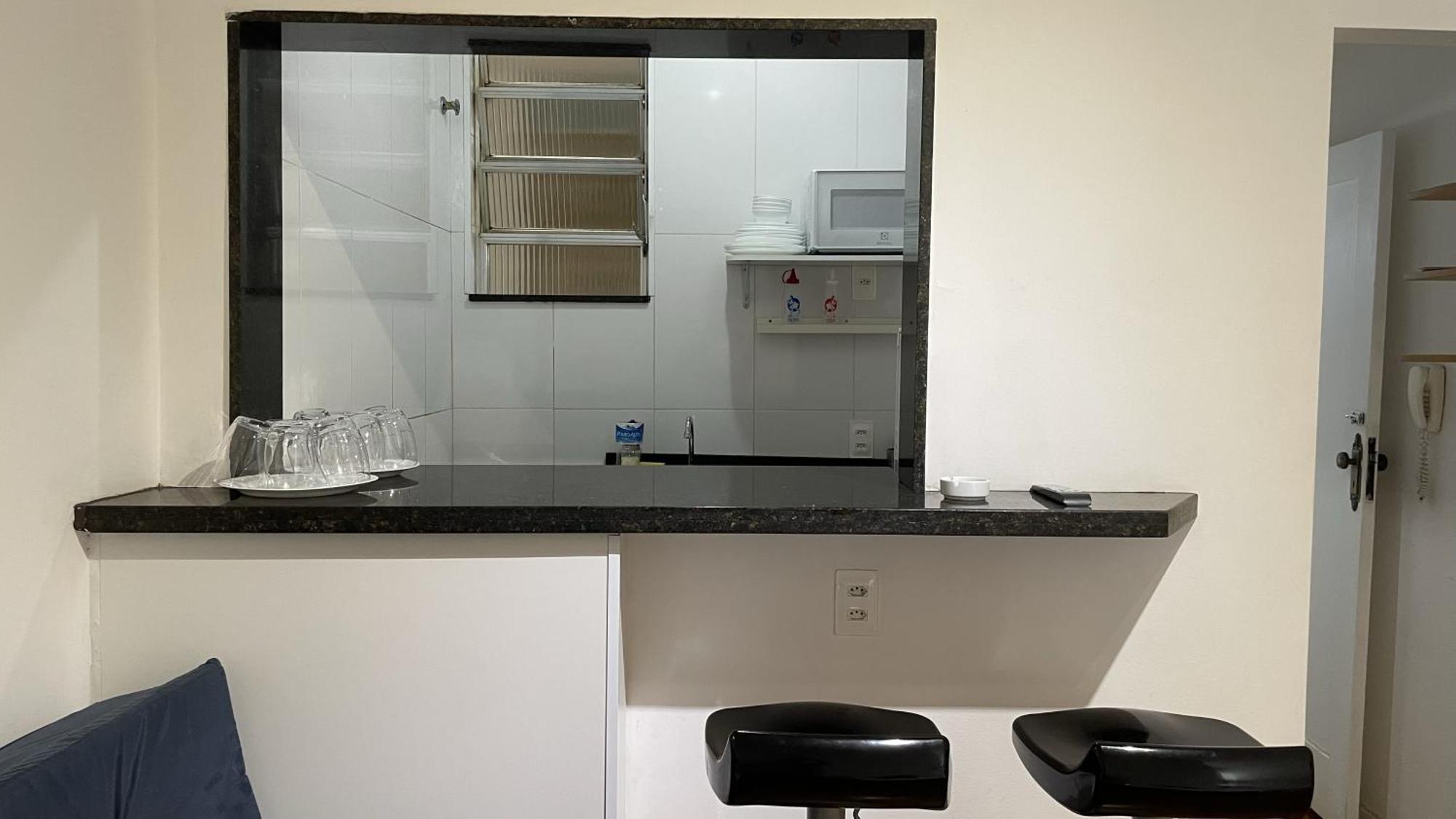 Apartment 1 Block From Copacabana Beach, Whole Apt, Posto 4