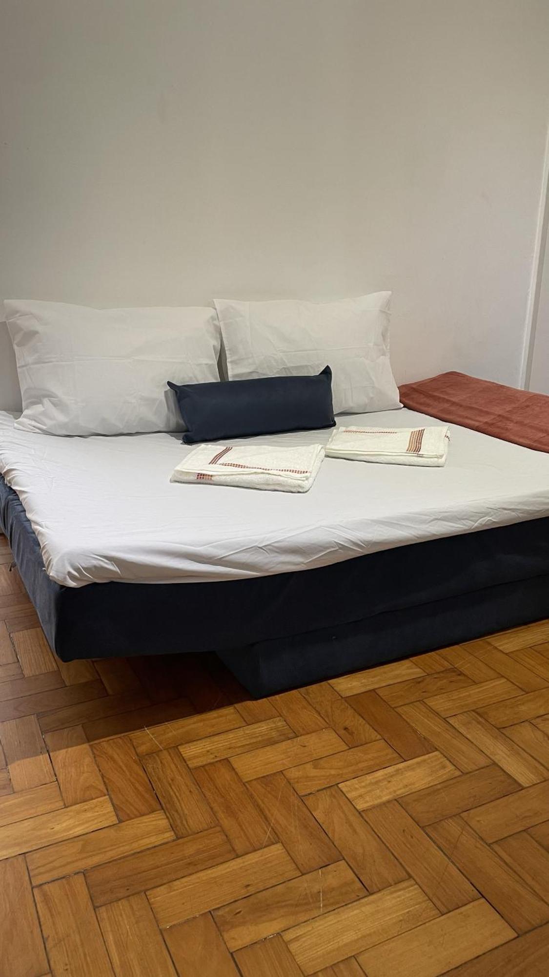 Apartment 1 Block From Copacabana Beach, Whole Apt, Posto 4 *