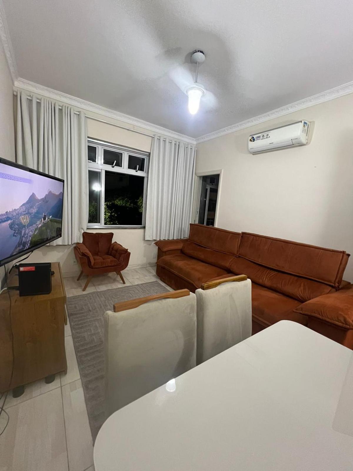 Apartamento Apto Confortavel E Completo Em Copacabana- 2 Quartos Com Split E Wifi