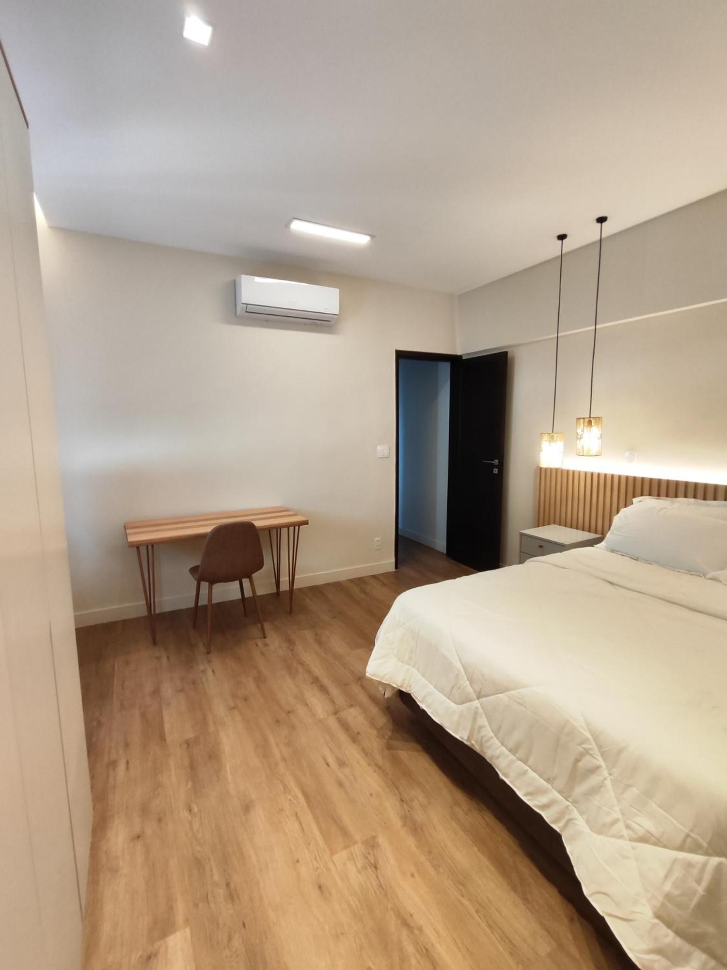 A Uma Quadra Da De Copacabana Apartamento *