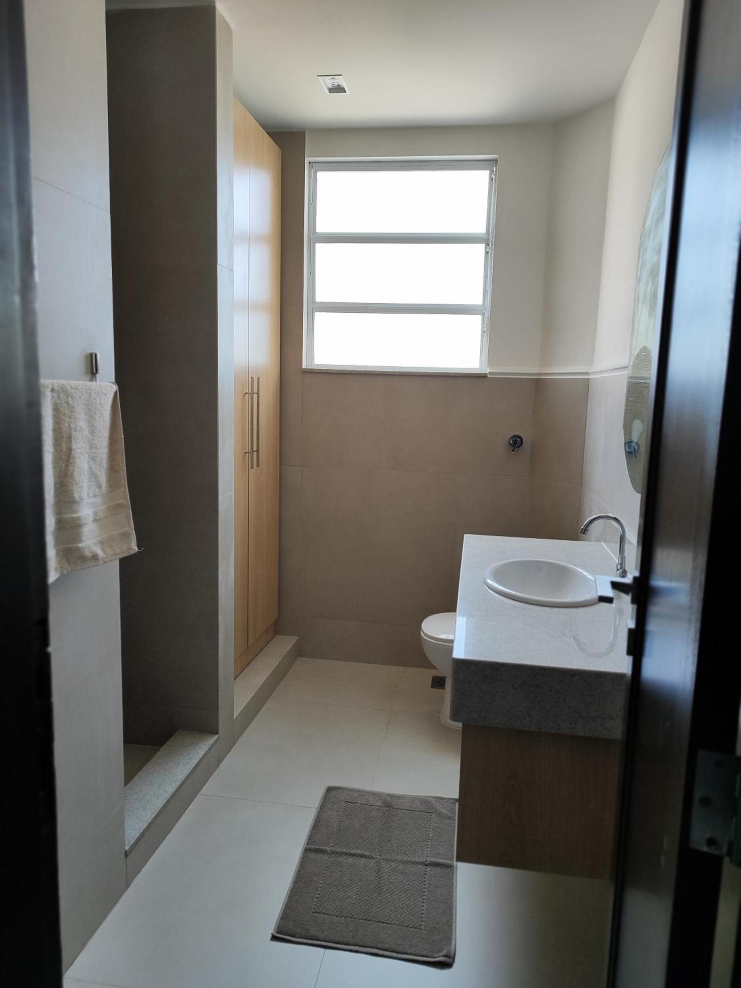 A Uma Quadra Da De Copacabana Apartamento