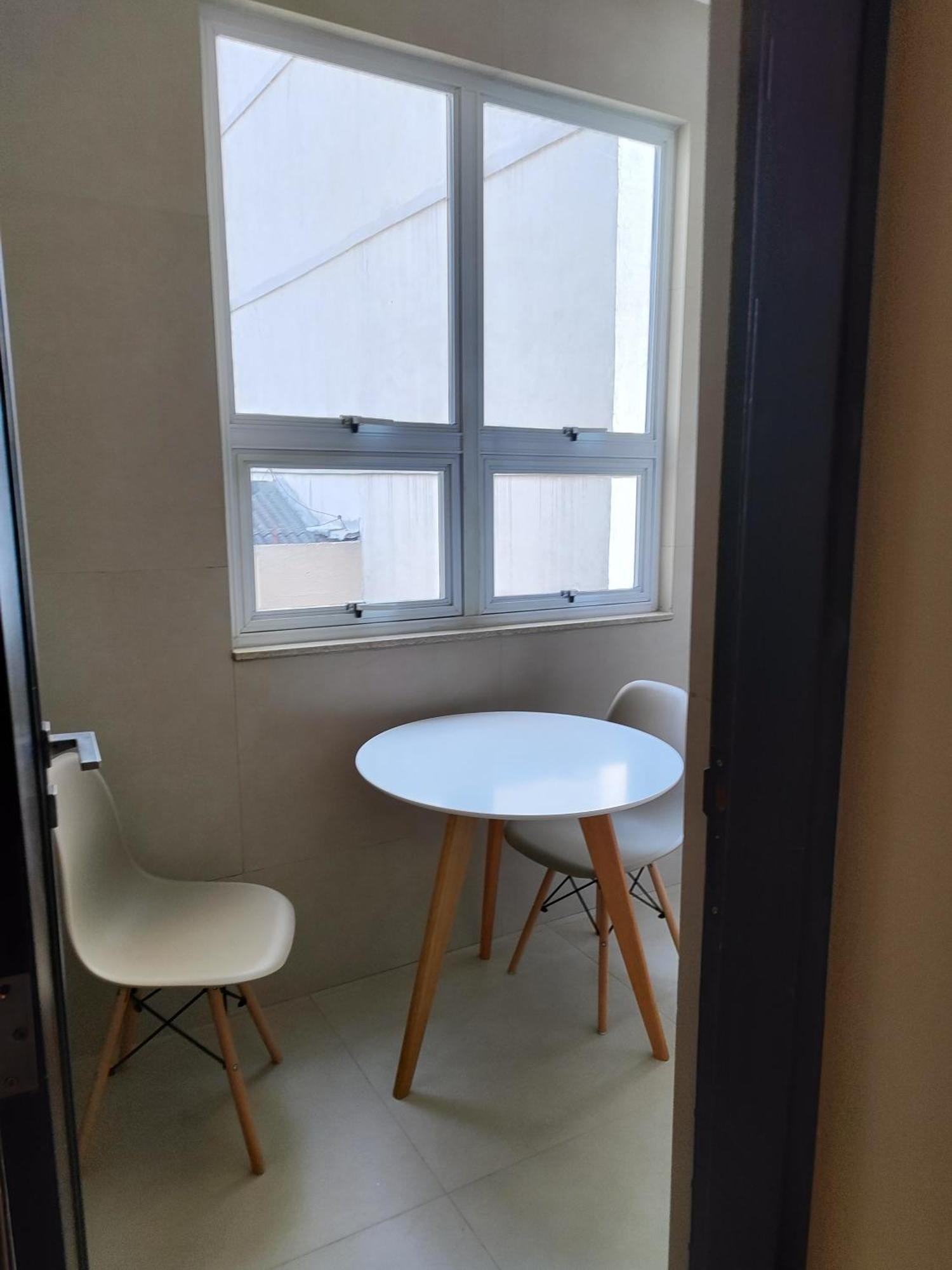 A Uma Quadra Da De Copacabana Apartamento *
