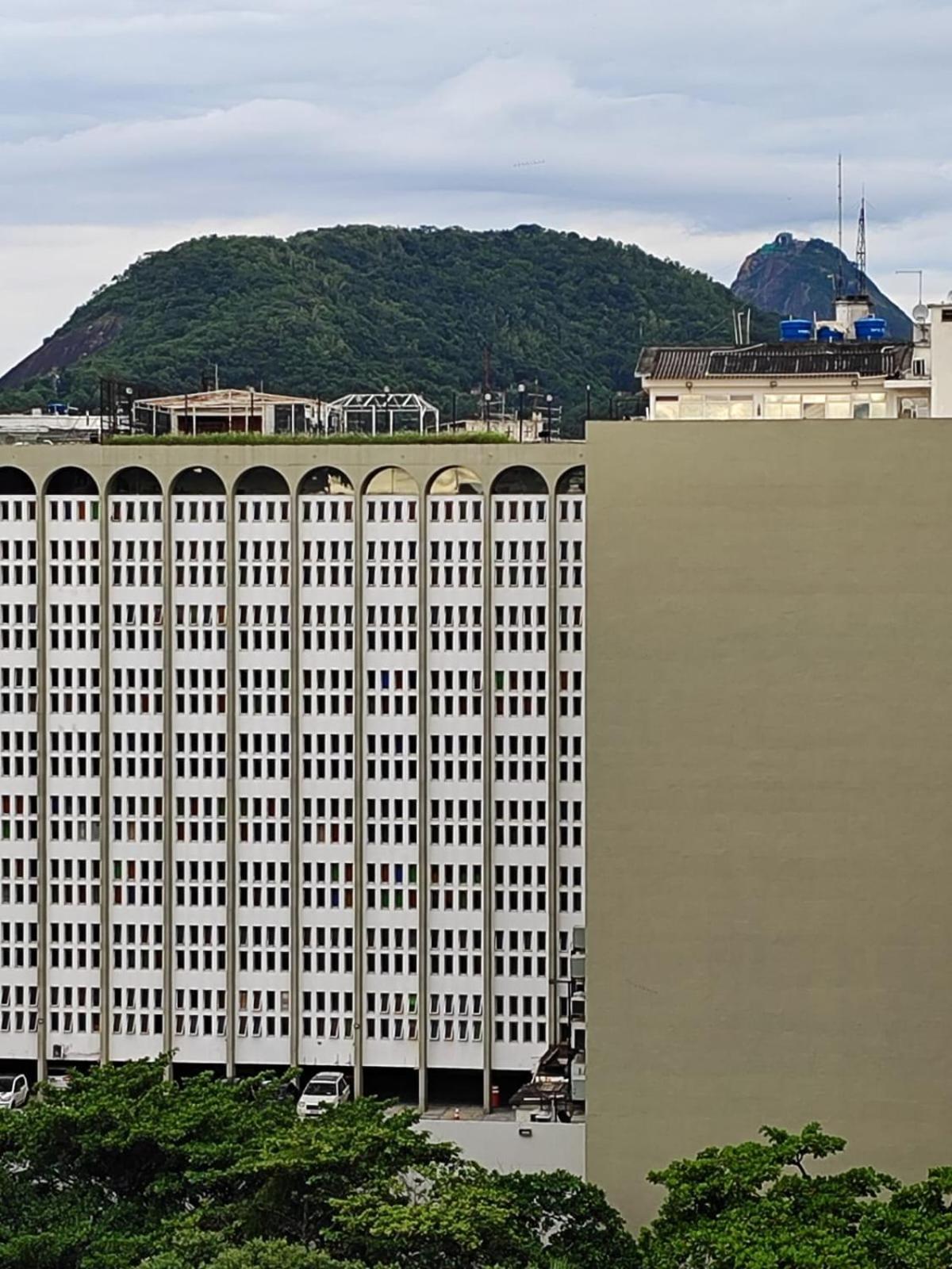 A Uma Quadra Da De Copacabana Apartamento