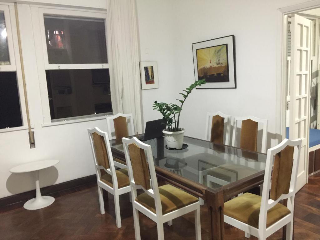 Apartamento Simples Quadra Praia Excelente Localizacao Rio de Janeiro