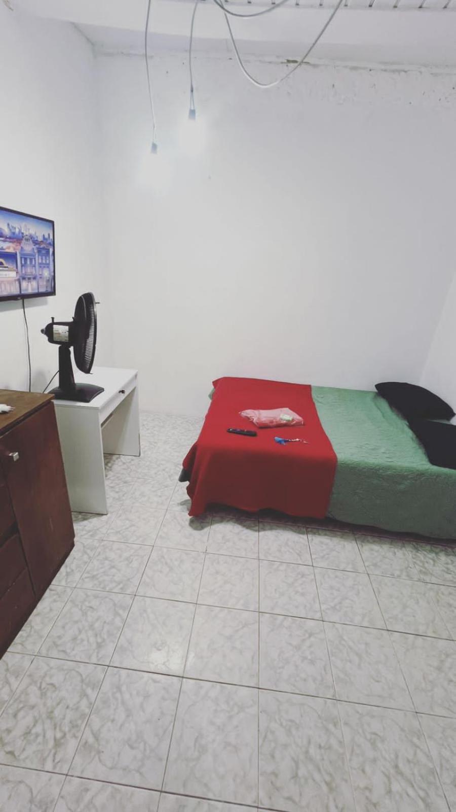 Kitnet A Uma Quadra Da Praia. *