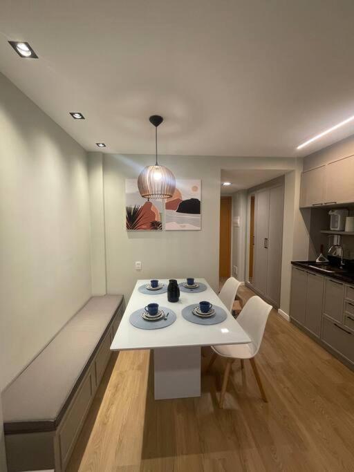 Apartamento Lindo Entre A Estacao Carioca E Cinelandia.