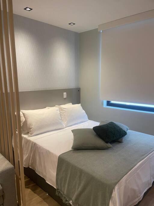 Lindo Entre A Estacao Carioca E Cinelandia. Apartamento