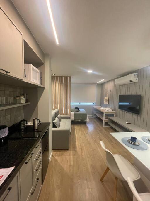 Apartamento Lindo Entre A Estacao Carioca E Cinelandia.