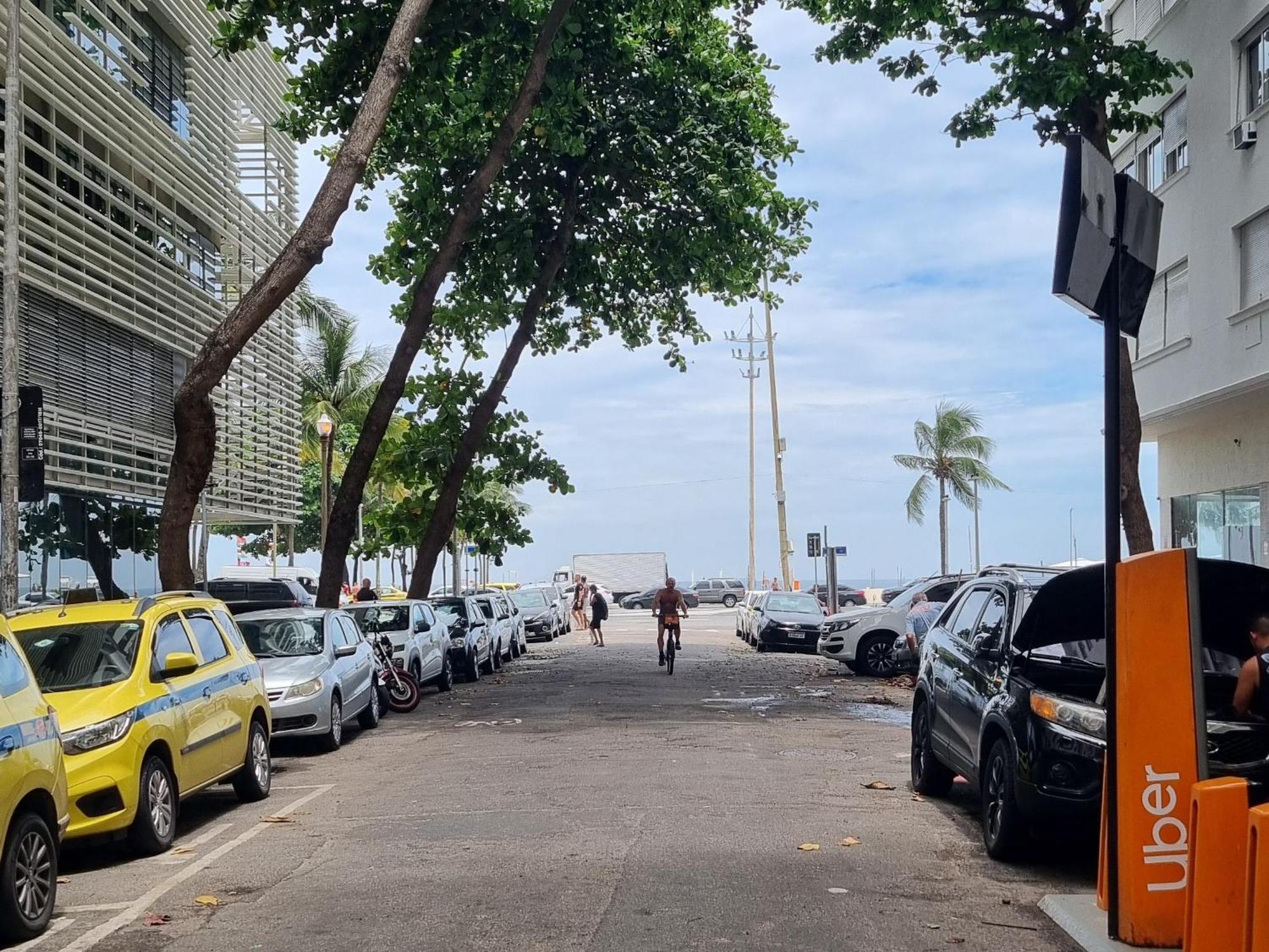 Ape Rj - Quadra Da Praia De Copacabana *
