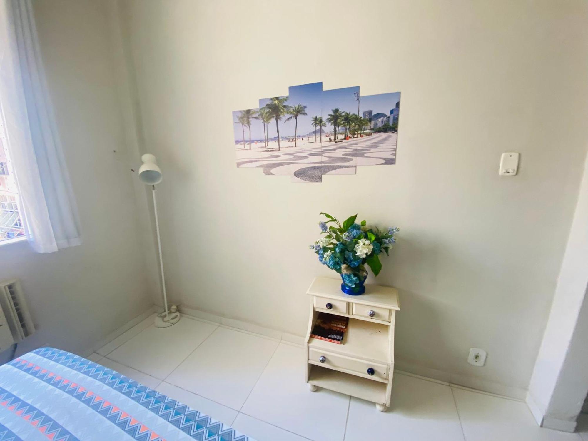 Completo Na De Copacabana Com Ar, Wifi, Netflix, Ate 4 Pessoas, Fundos Claro E Silencioso, Pauloangerami Pj135 Apartamento