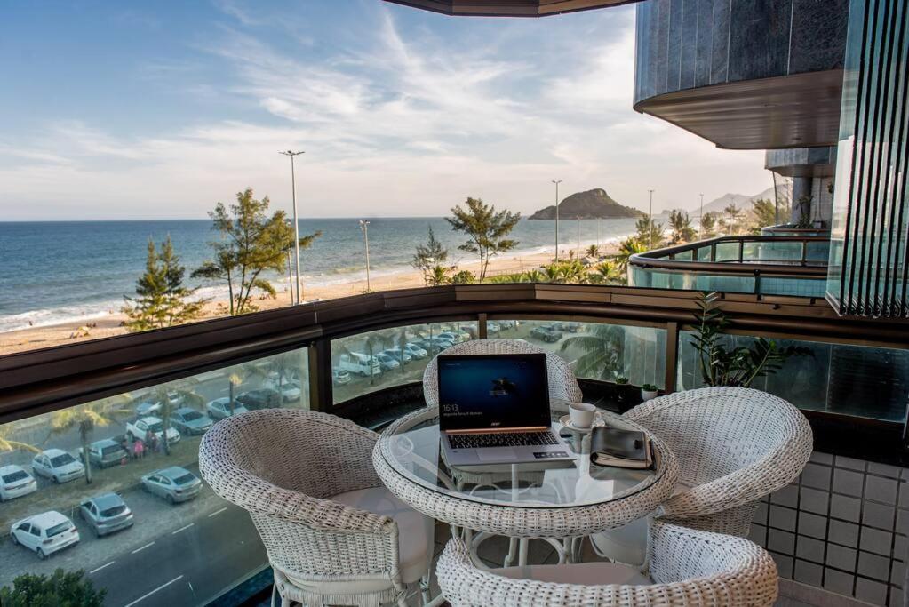 Apartamento Frente Ao Mar Com Piscina - Posto 9 Recreio *