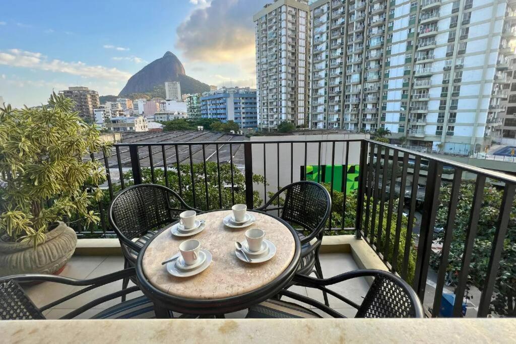 Apartamento Lar Da Abundancia: 3 Quartos No Leblon Rio de Janeiro