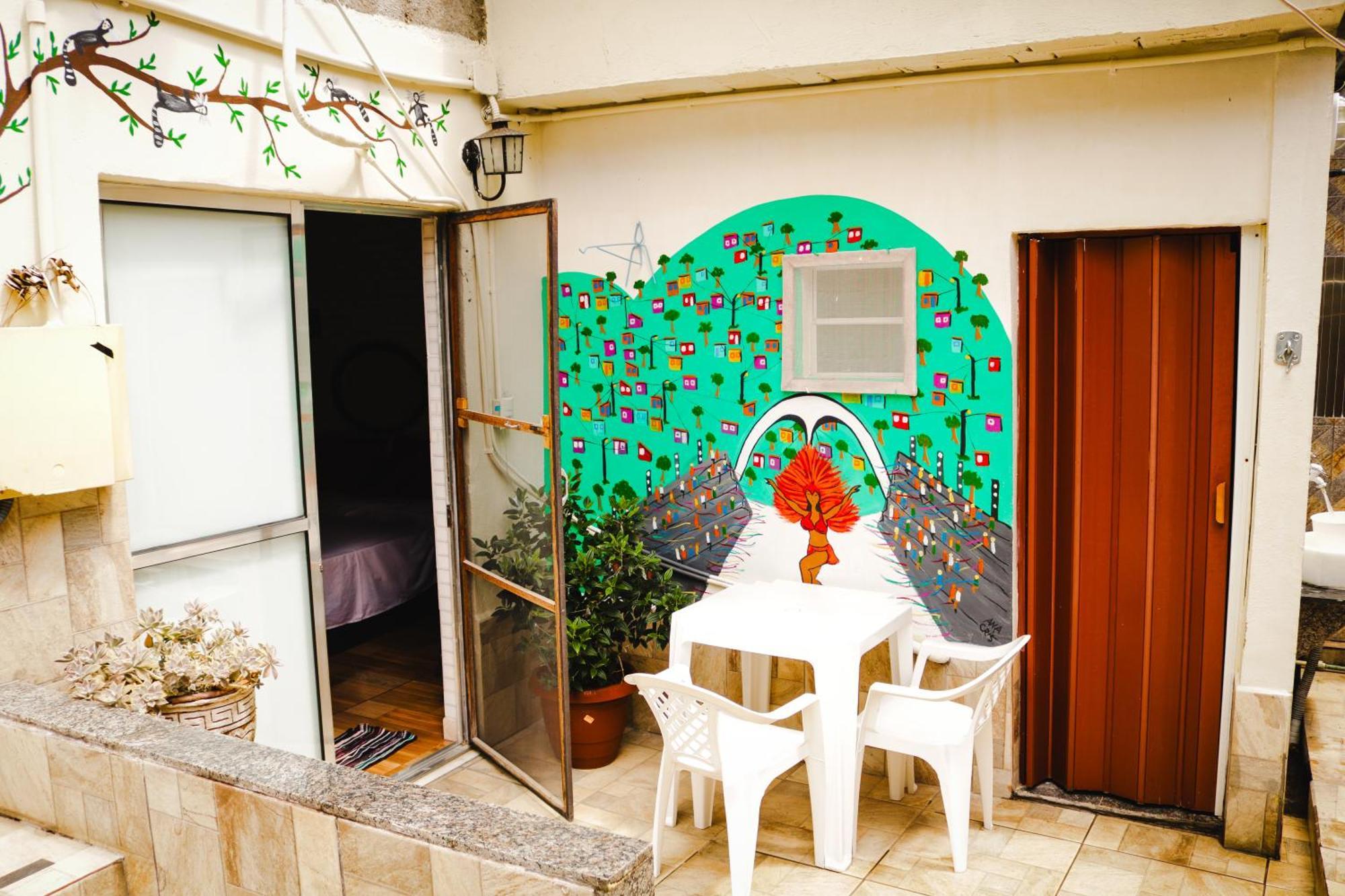 Casa Da Cacaia E Do Henrique