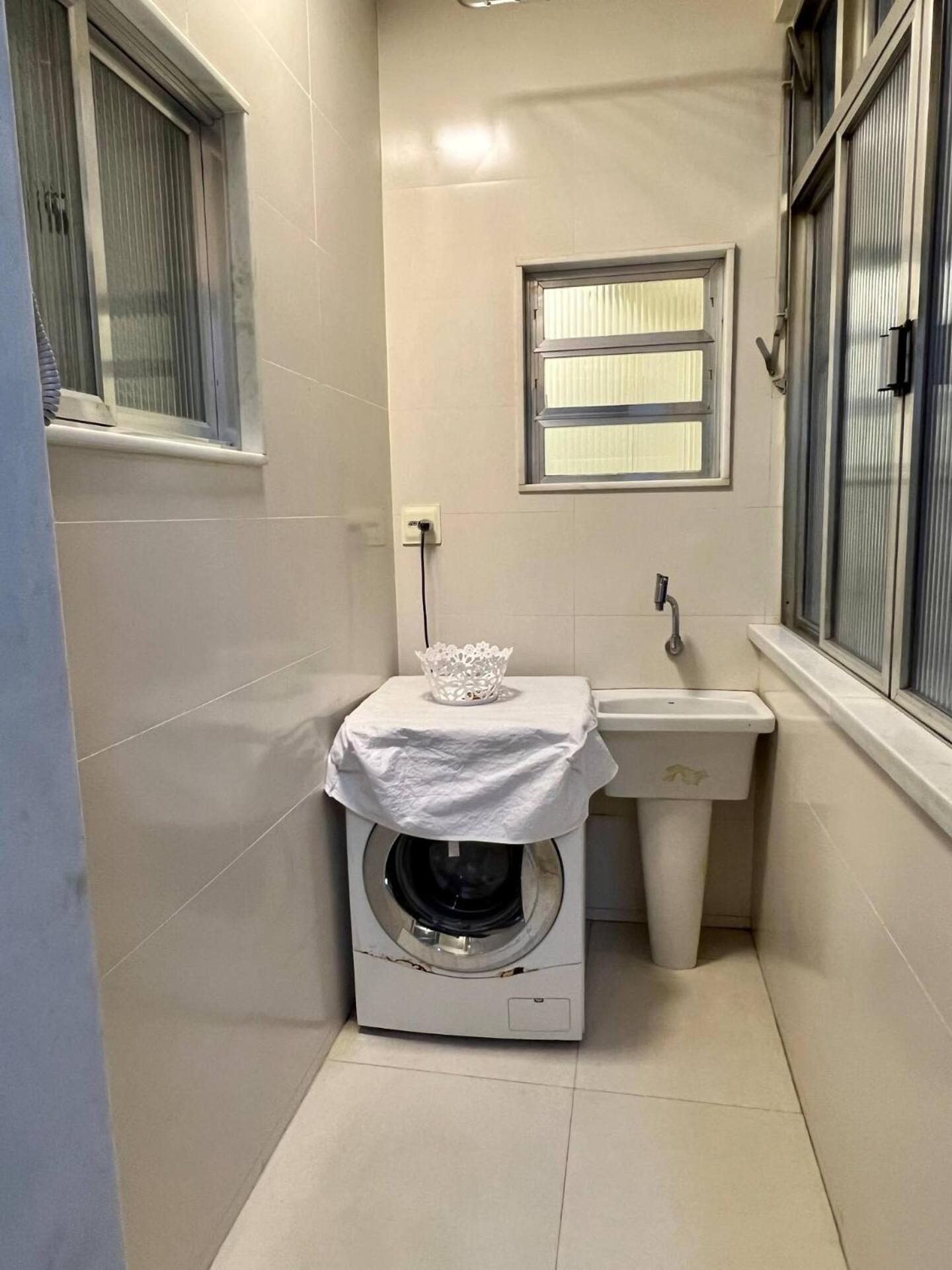 Apartamento Bem Localizado Com Garagem Apartamento *