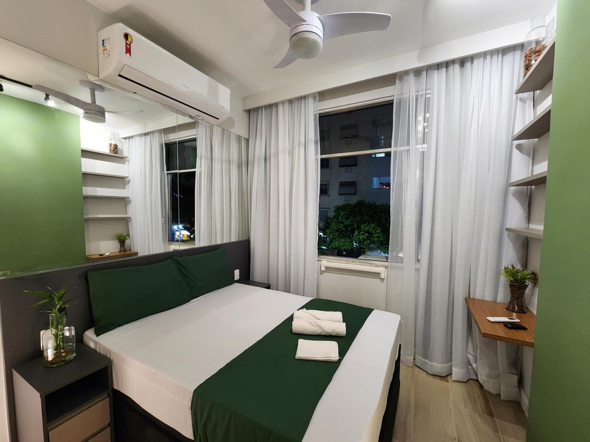 Studio Apto Quadra Da De Copacabana Com Estacionamento Apartamento