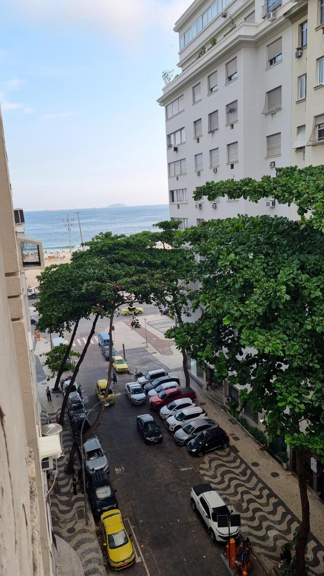 Ape Rj - Quadra Da Praia De Copacabana