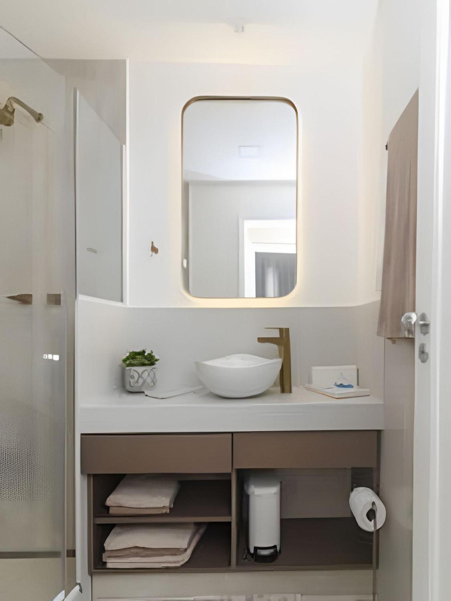 Apartamento Copacabana, Apt Top, Luxo, Seguro. Rua Com Guarita Para 4