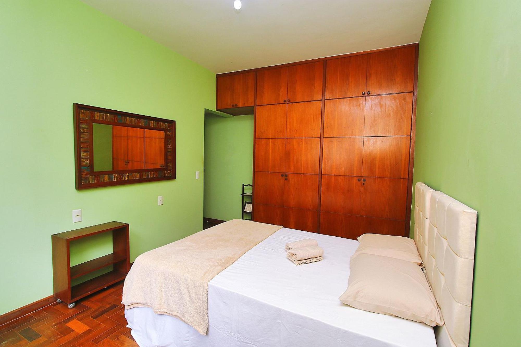 Silencioso 6 Pessoas, 2 Quadras Da Praia, Proximo A Bares, Restaurantes E Metro Apartment