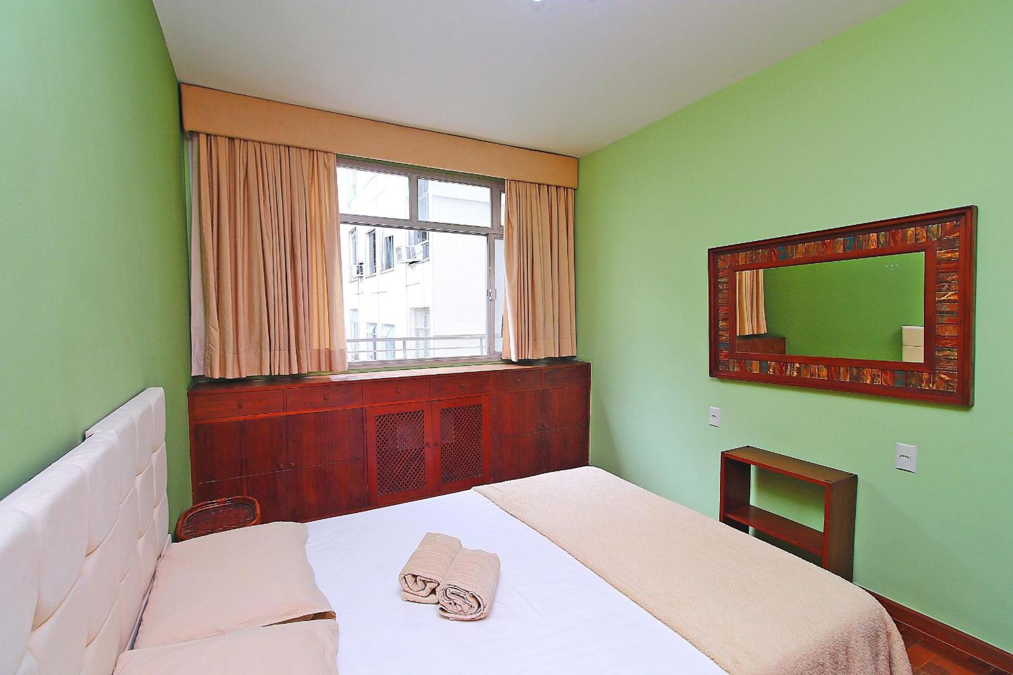 Apartment Silencioso 6 Pessoas, 2 Quadras Da Praia, Proximo A Bares, Restaurantes E Metro *