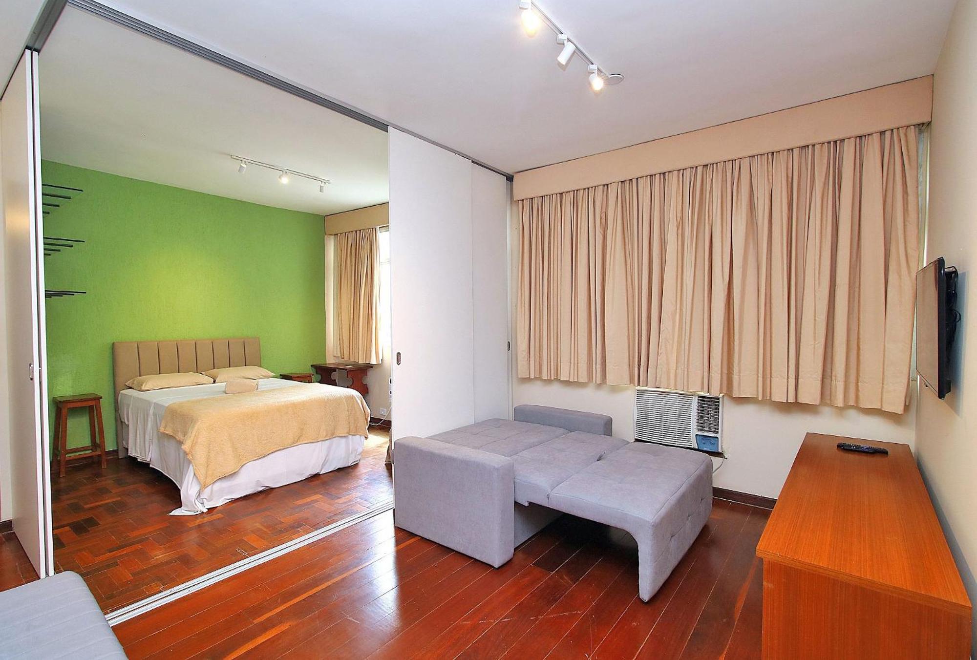 Silencioso 6 Pessoas, 2 Quadras Da Praia, Proximo A Bares, Restaurantes E Metro Apartment *