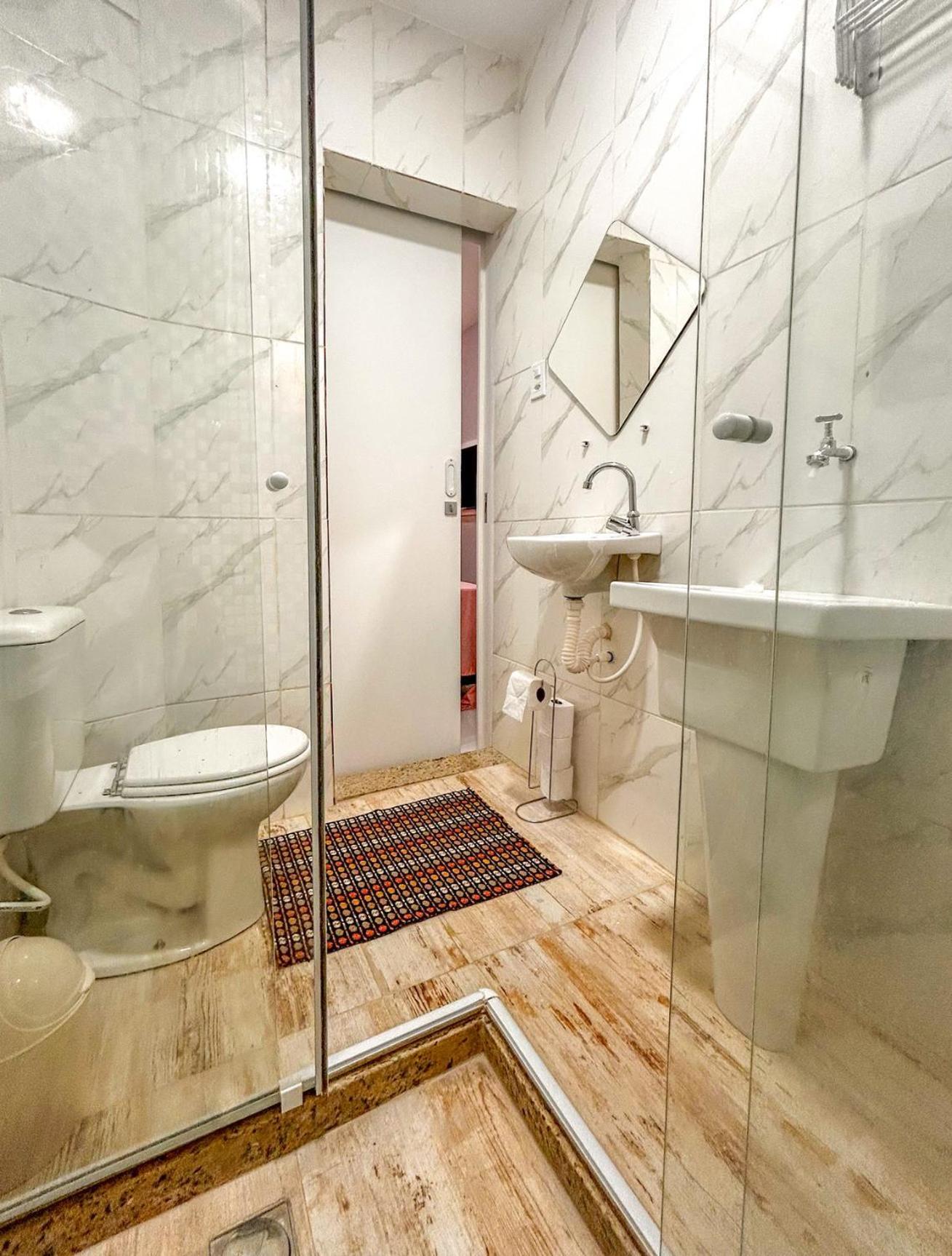 Apartamento Otimo C Wifi A 190m Da Do Leme - Rj