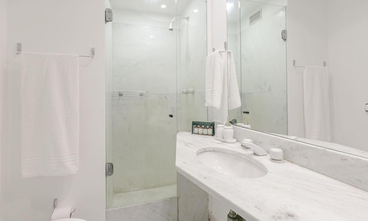 Apartamento Tabas Espacoso Apto No Leblon Lb0015 *