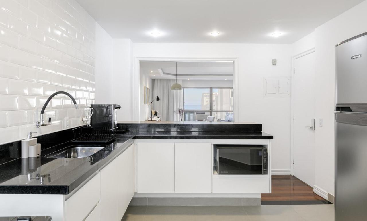Apartamento Tabas Espacoso Apto No Leblon Lb0015