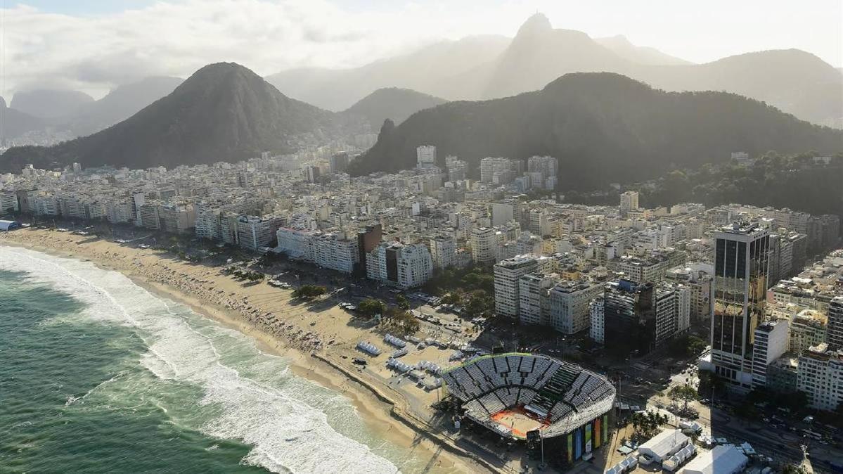 Copacabana: Beachside Comfort With Air Con & Wi-fi Rio de Janeiro
