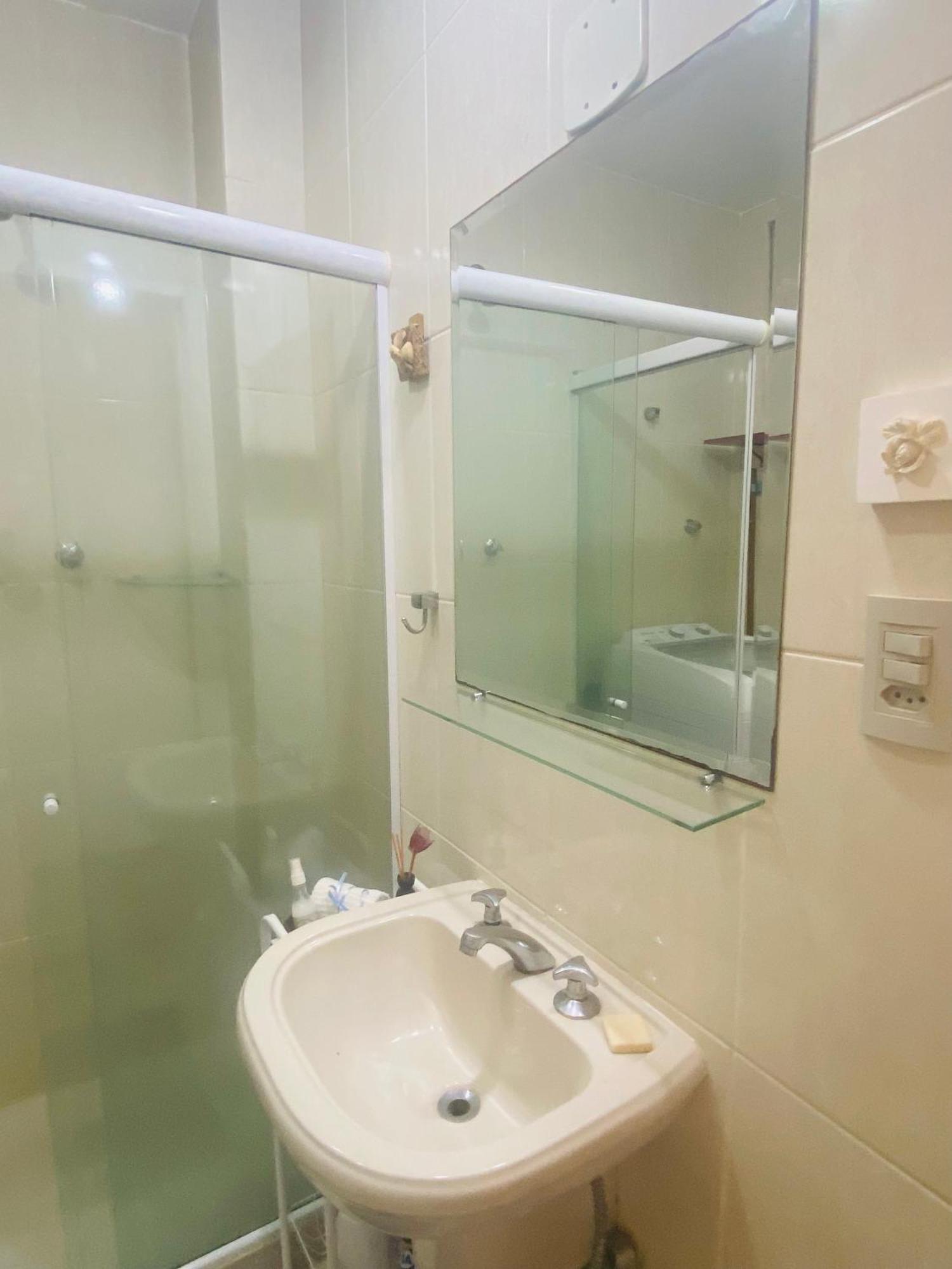 Copacabana: Beachside Comfort With Air Con & Wi-fi Rio de Janeiro