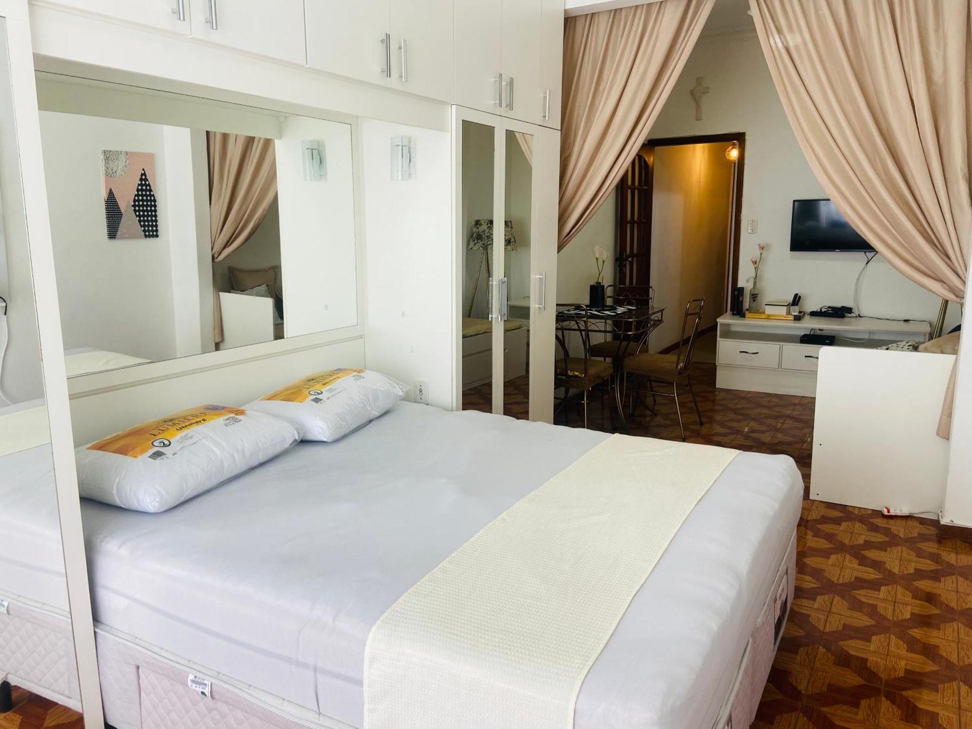 Copacabana: Beachside Comfort With Air Con & Wi-fi