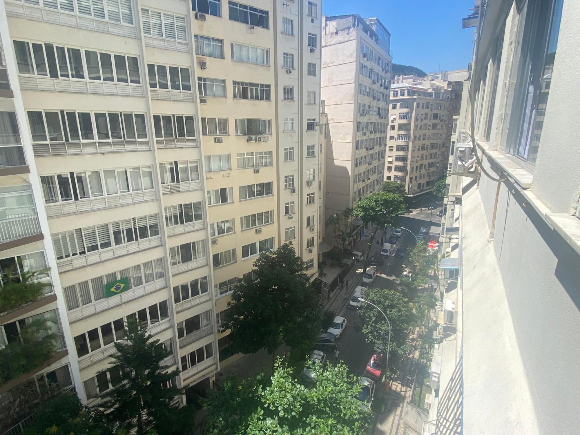 Copacabana: Beachside Comfort With Air Con & Wi-fi * Rio de Janeiro