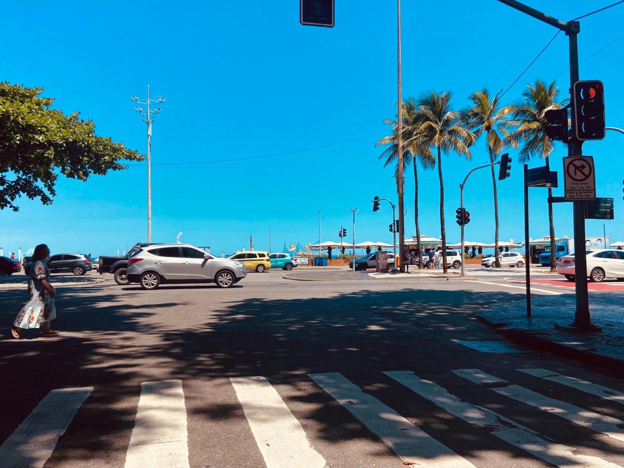 Copacabana: Beachside Comfort With Air Con & Wi-fi *