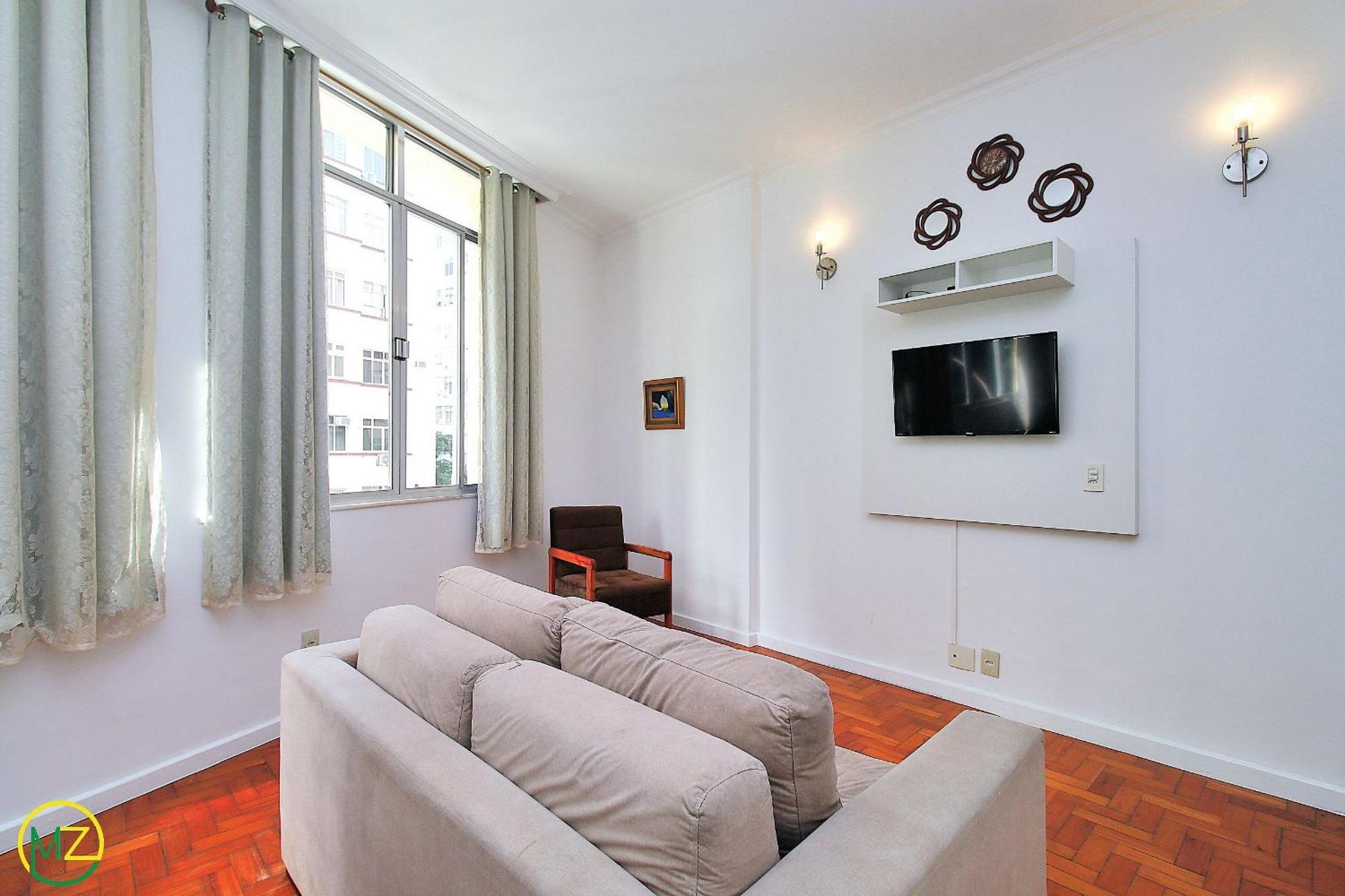 Sala E 2 Quartos Econômico No Posto 5 Em Copacabana