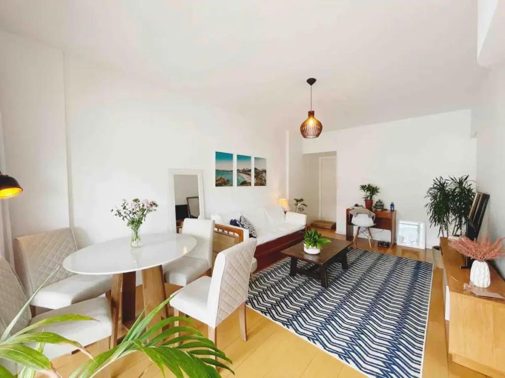 Amazing Flat With Pool Near The Of Ipanema Apartamento