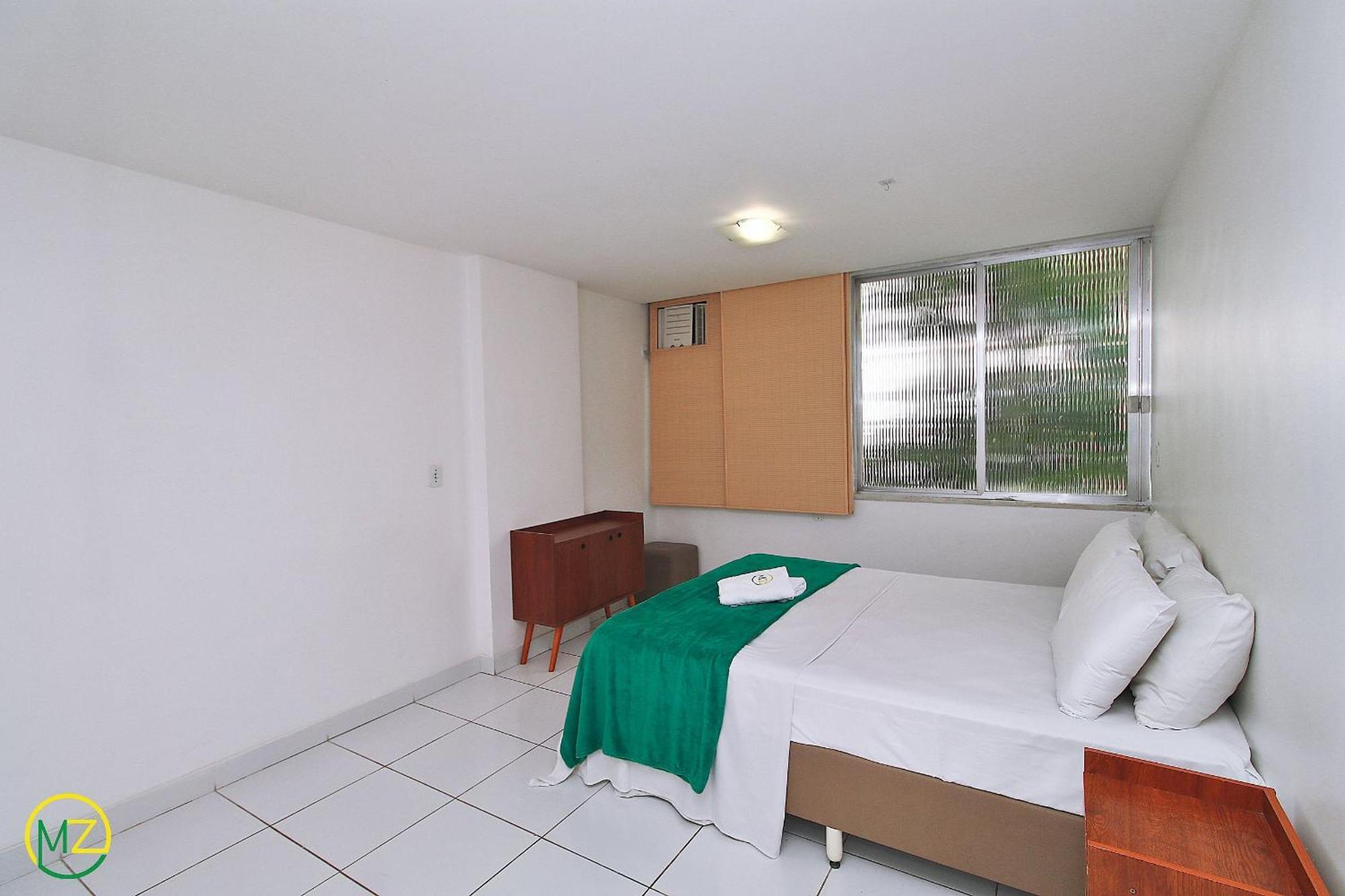 De 2 Quartos Econômico E Espaçoso No Charmoso Bairro Do Leme 8 Pessoas Apartamento *
