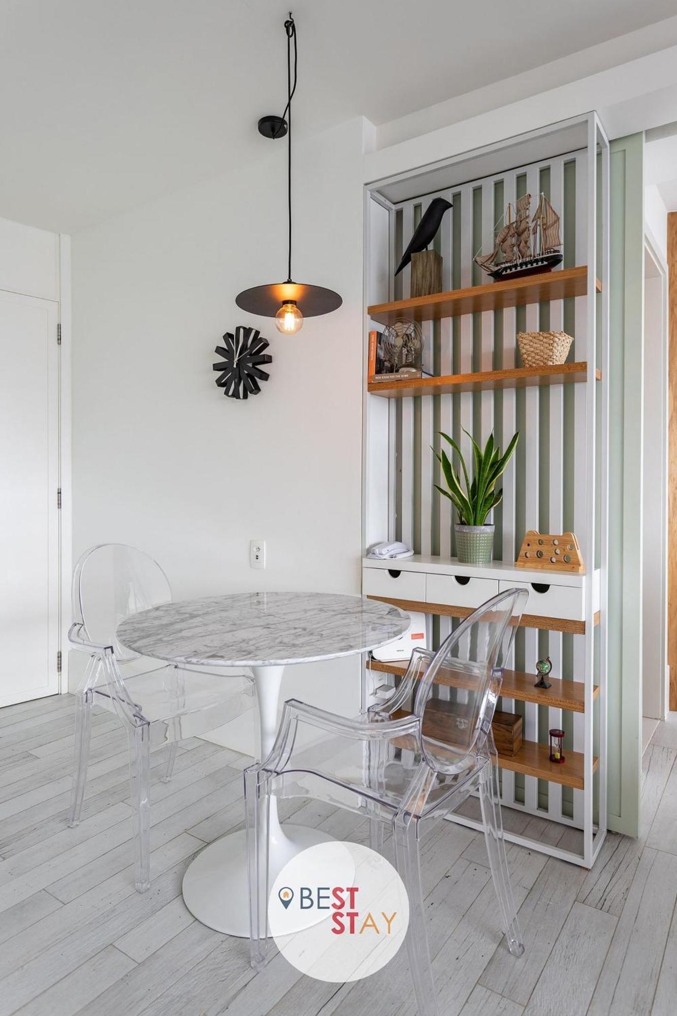 Apartamento No Coração Do Leblon, Com Limpeza Diária Incluída *
