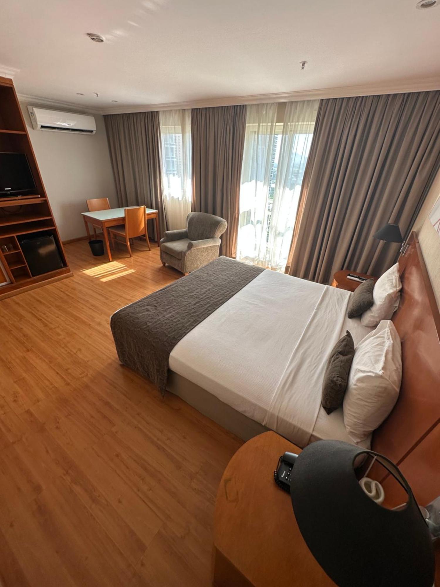 Flat Com Vista Panoramica -15- Na Barra Da Tijuca - Estacionamento Gratuito - Frigobar - Ar Condicionado - Piscina - Academia - Balsa Gratis - Varanda - Vista Parcial Mar E Lagoa