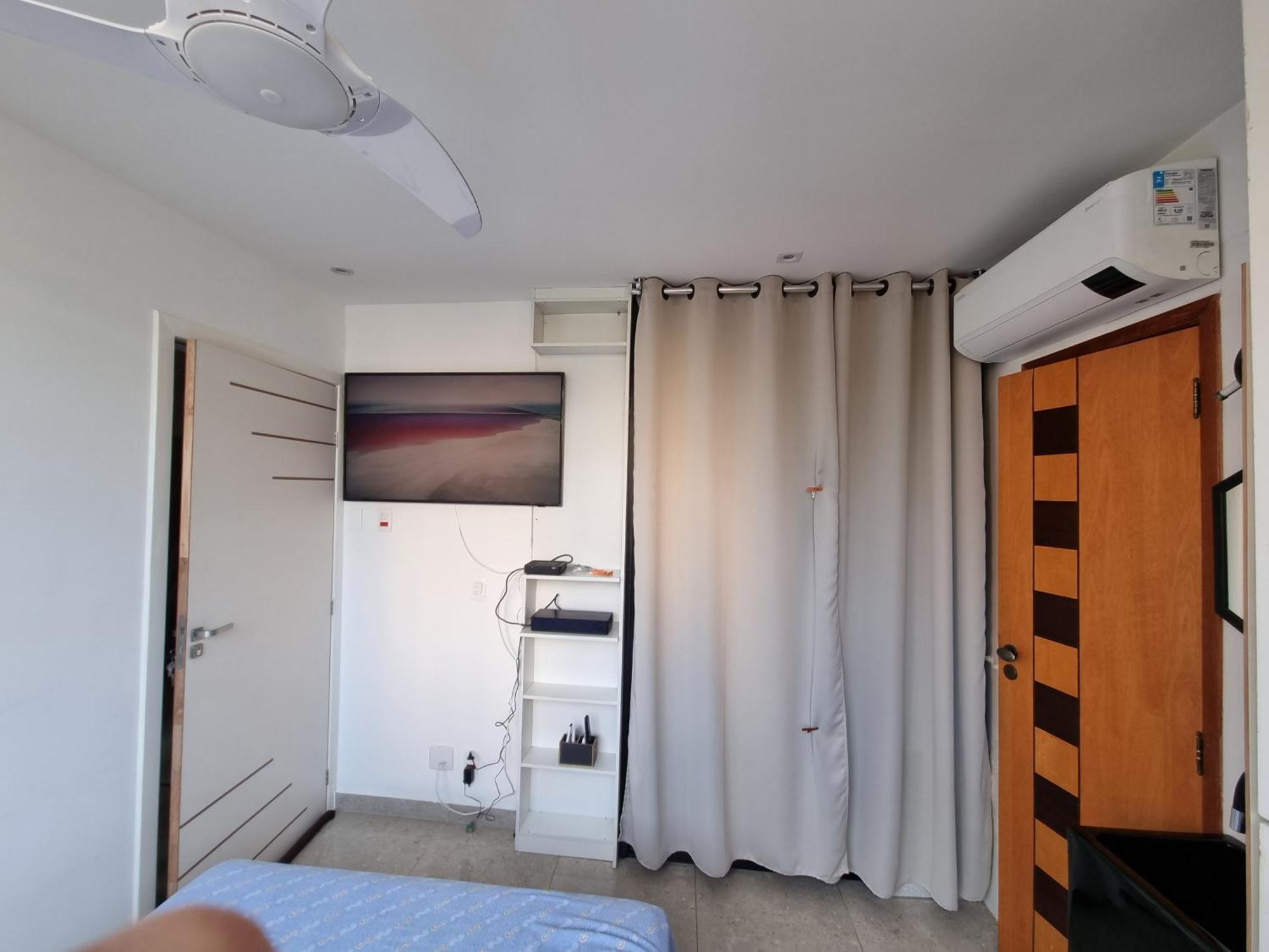 Homestay C: Panoramic Rio Views Near Iconic Beaches