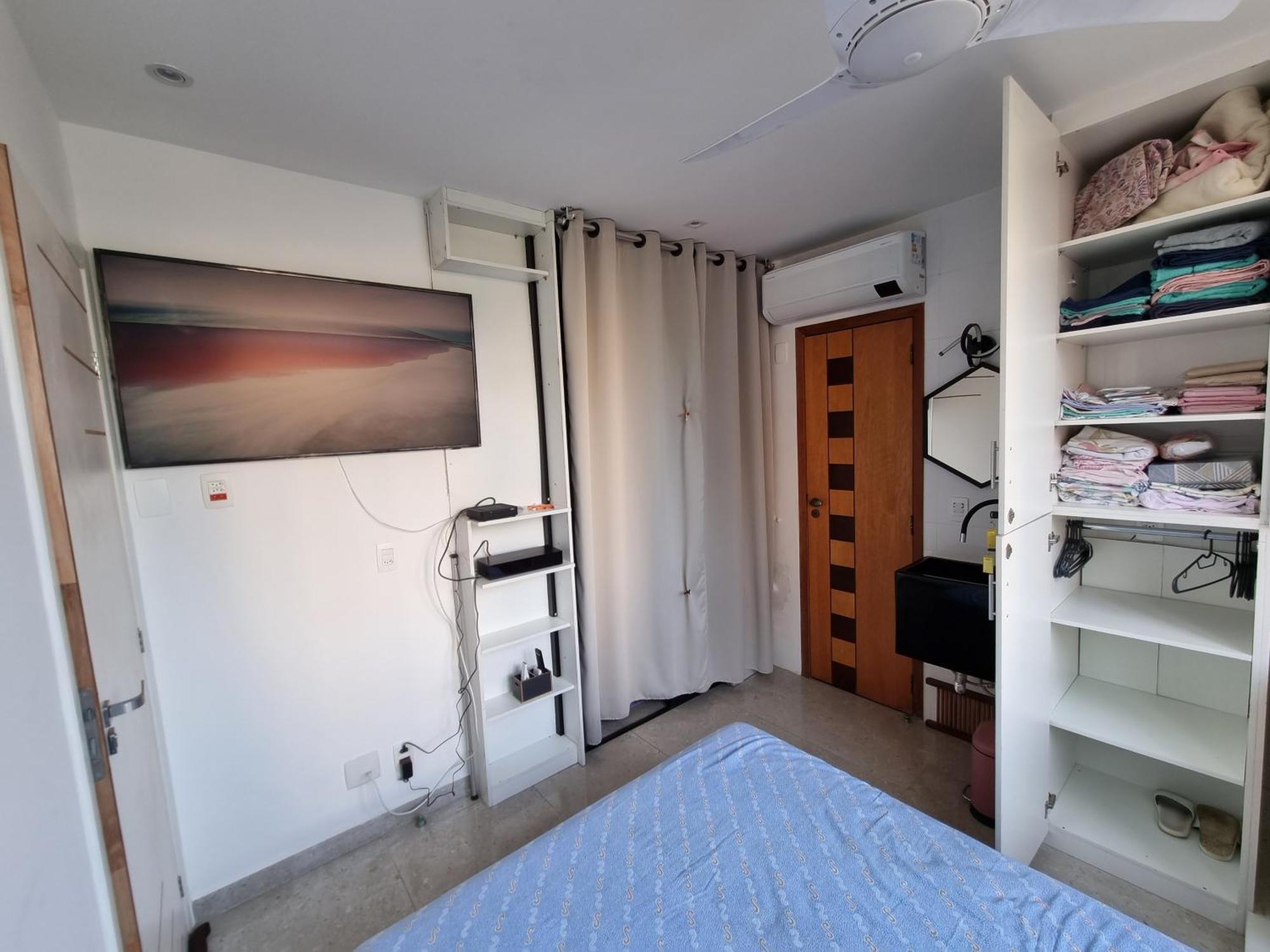 Homestay C: Panoramic Rio Views Near Iconic Beaches *