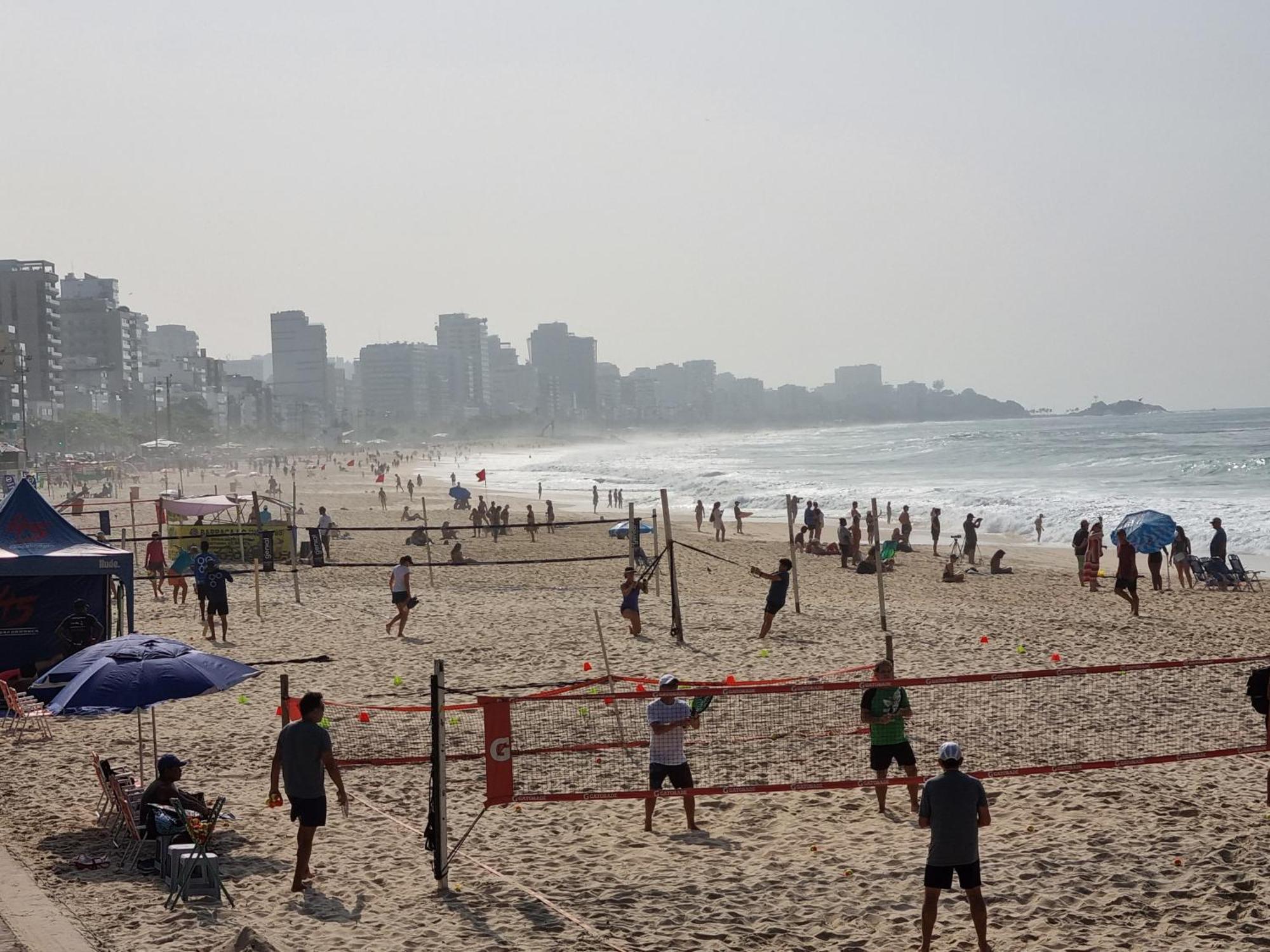 Homestay C: Panoramic Rio Views Near Iconic Beaches Rio de Janeiro