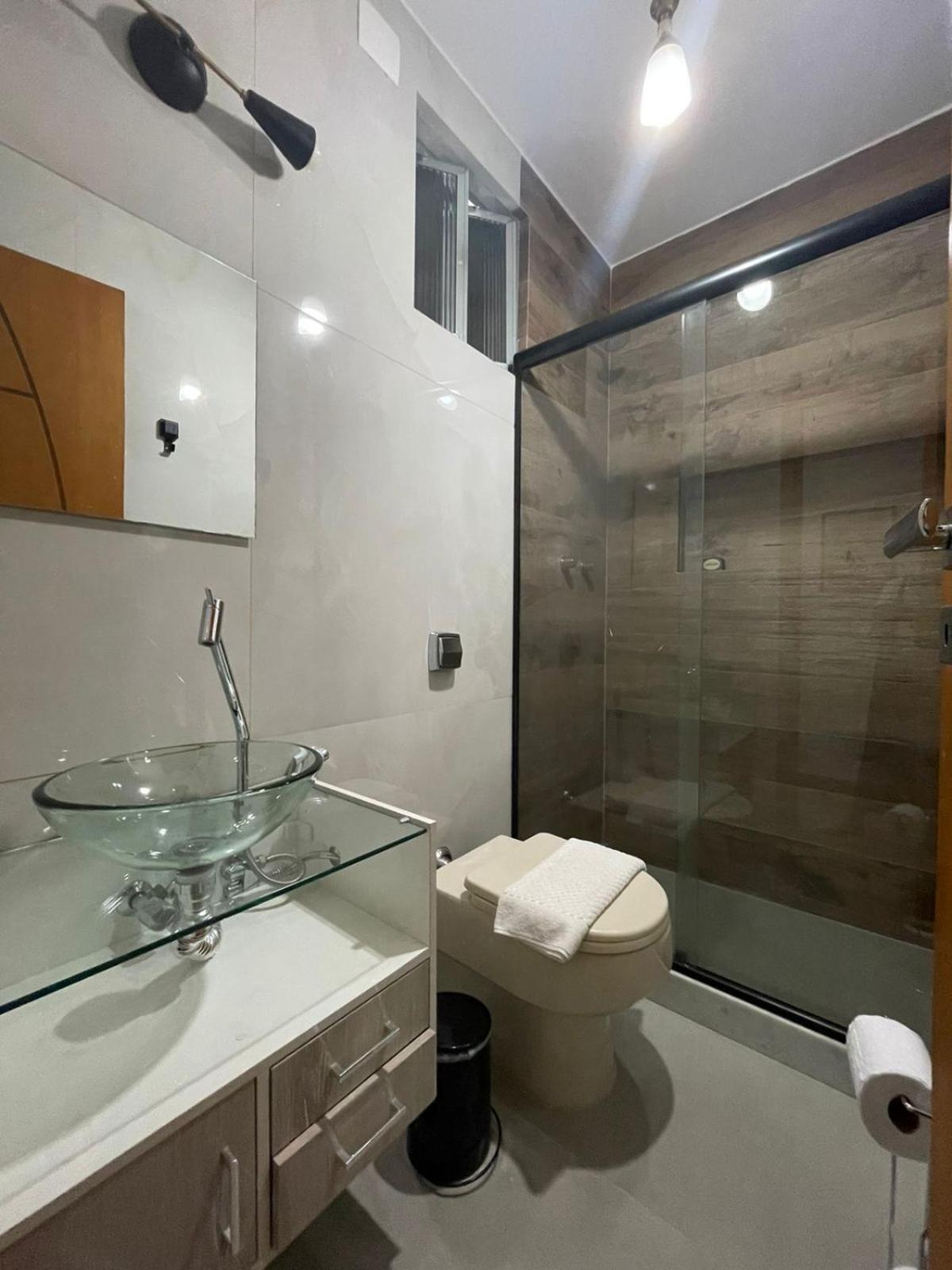 Apartamento Confortável Apto Cama Queen E Sofá Cama - Copacabana *