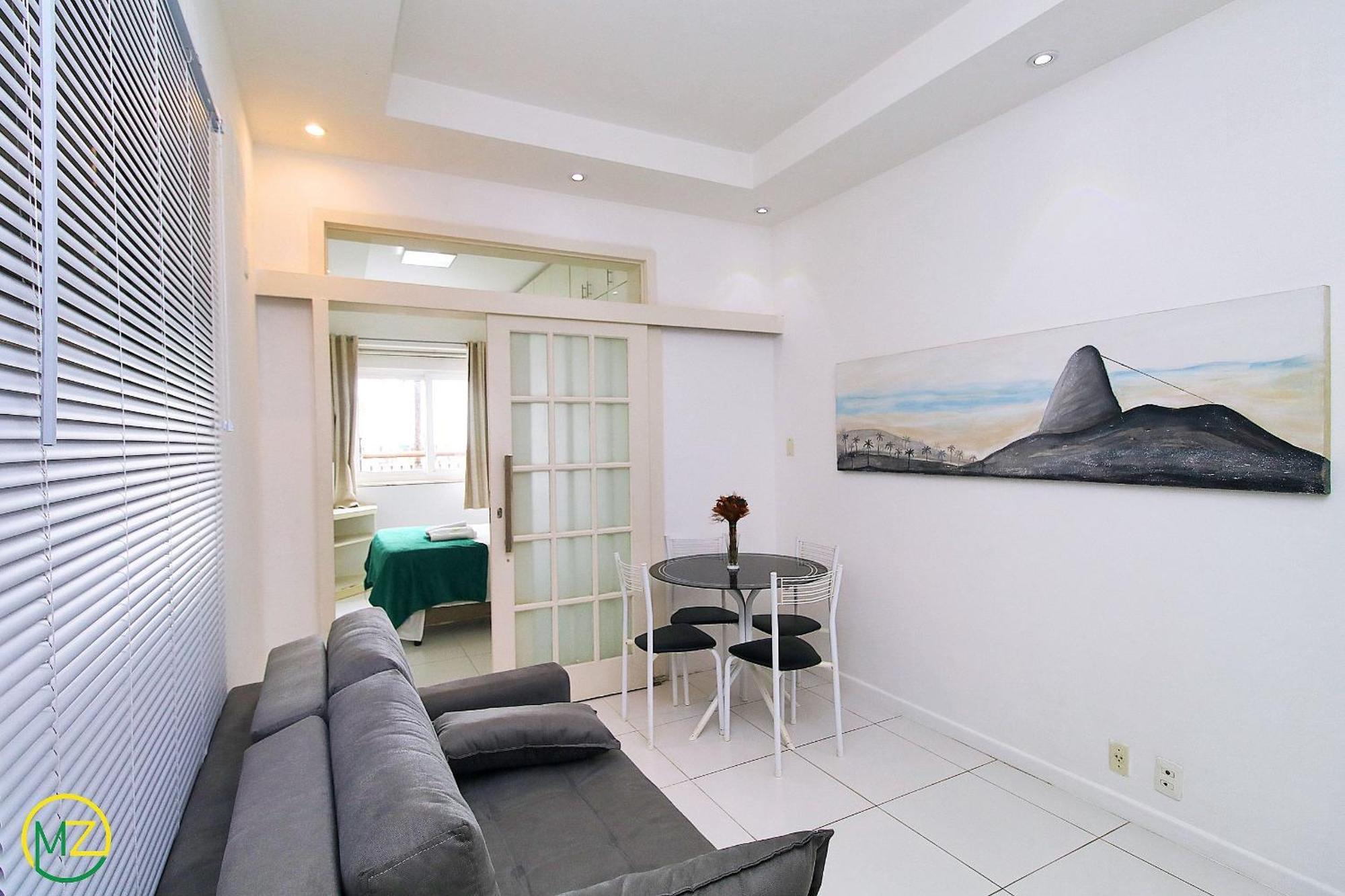 Na Avenida Atlantica De Frente A Apartamento