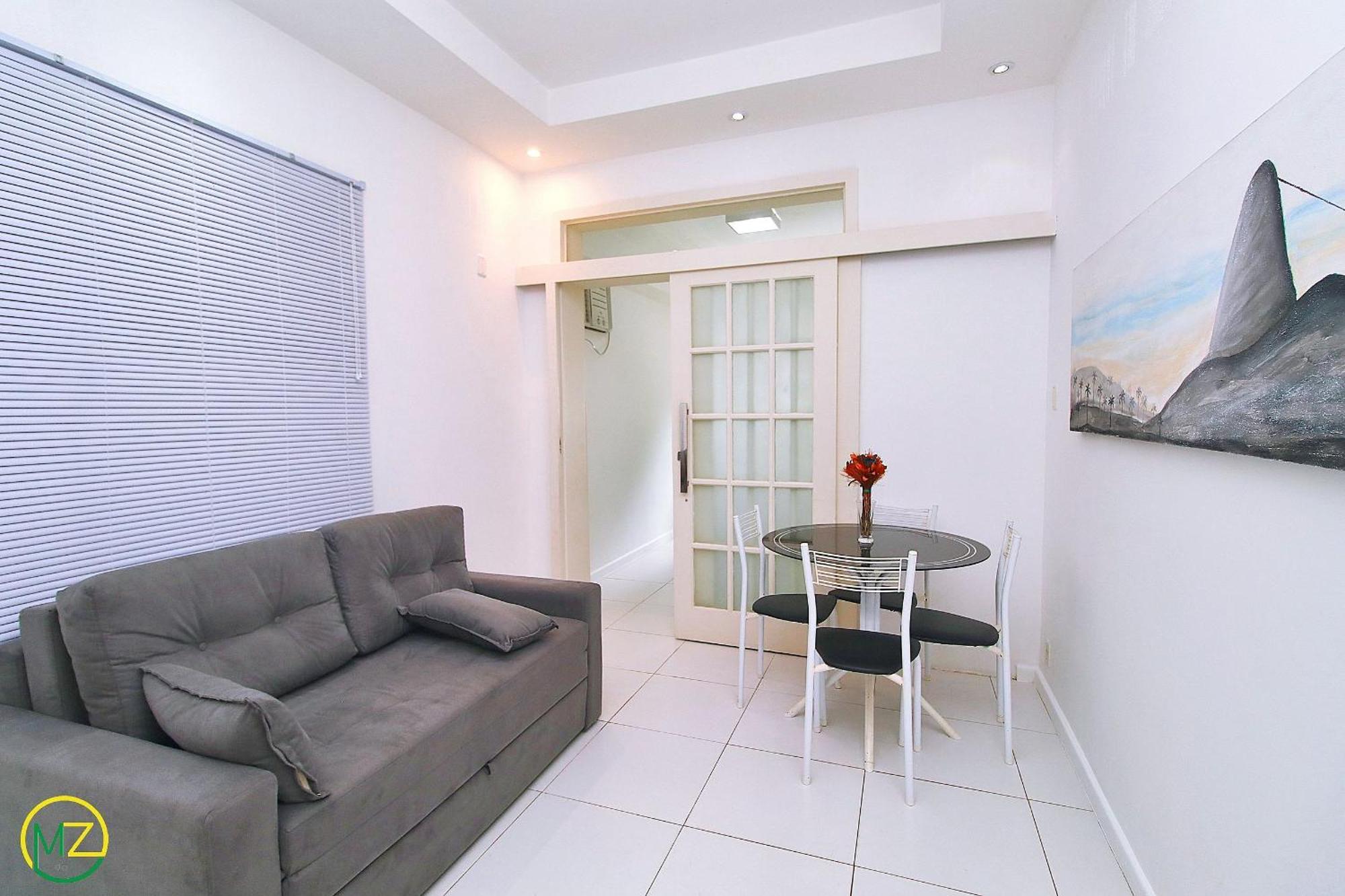 Na Avenida Atlantica De Frente A Apartamento *