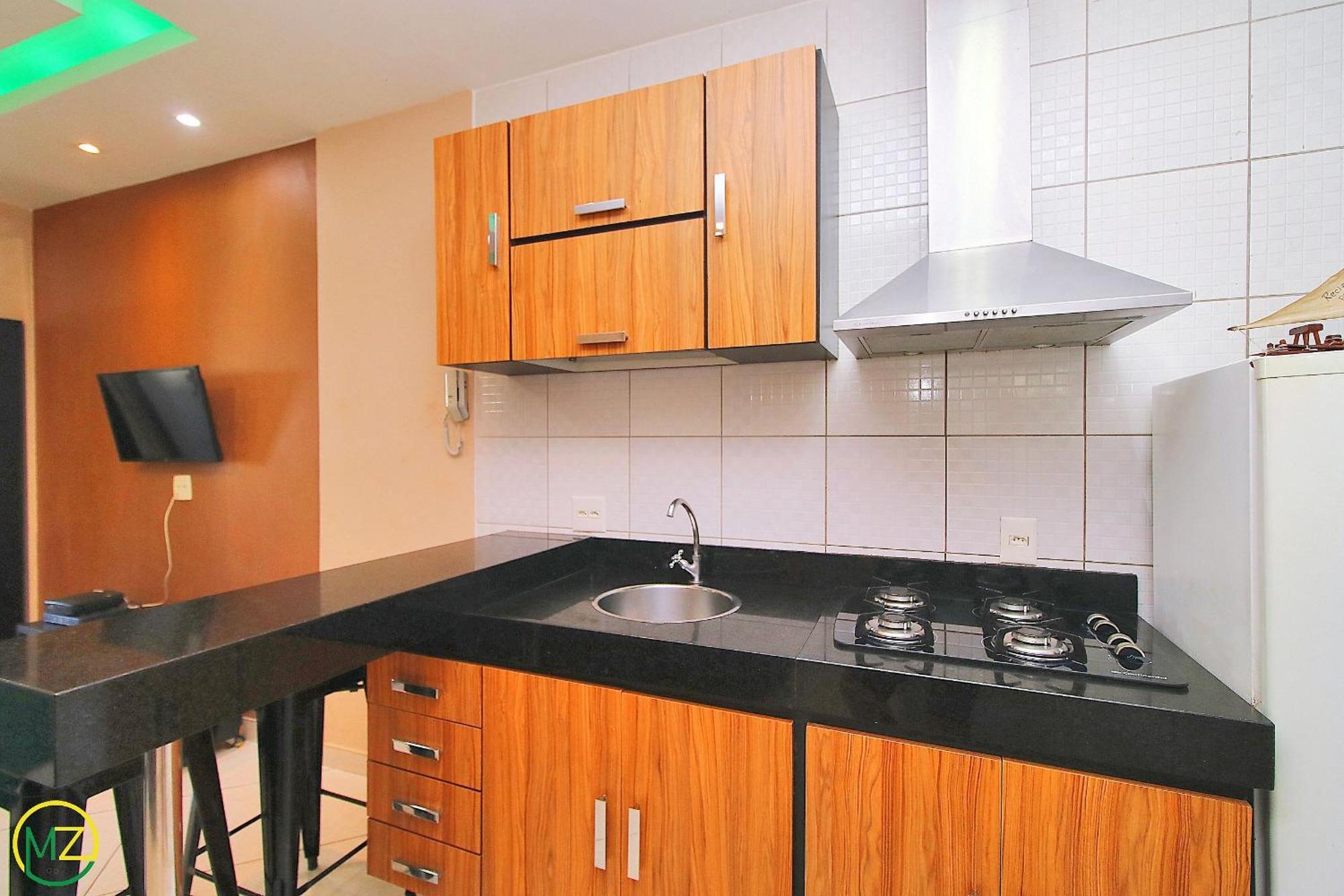 Apartamento Com Pequena Varanda Em Copacabana *