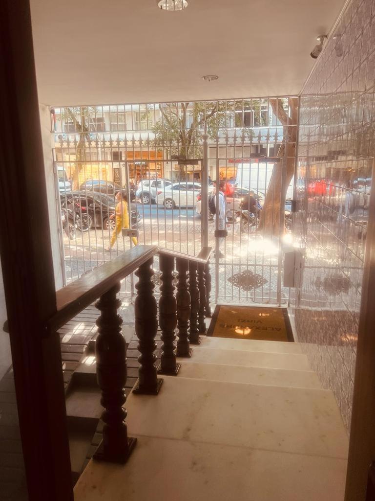 Apartamento Maravilhoso E Sala Ate 4 Pessoas No Leblon Na Av Ataulfo De Paiva