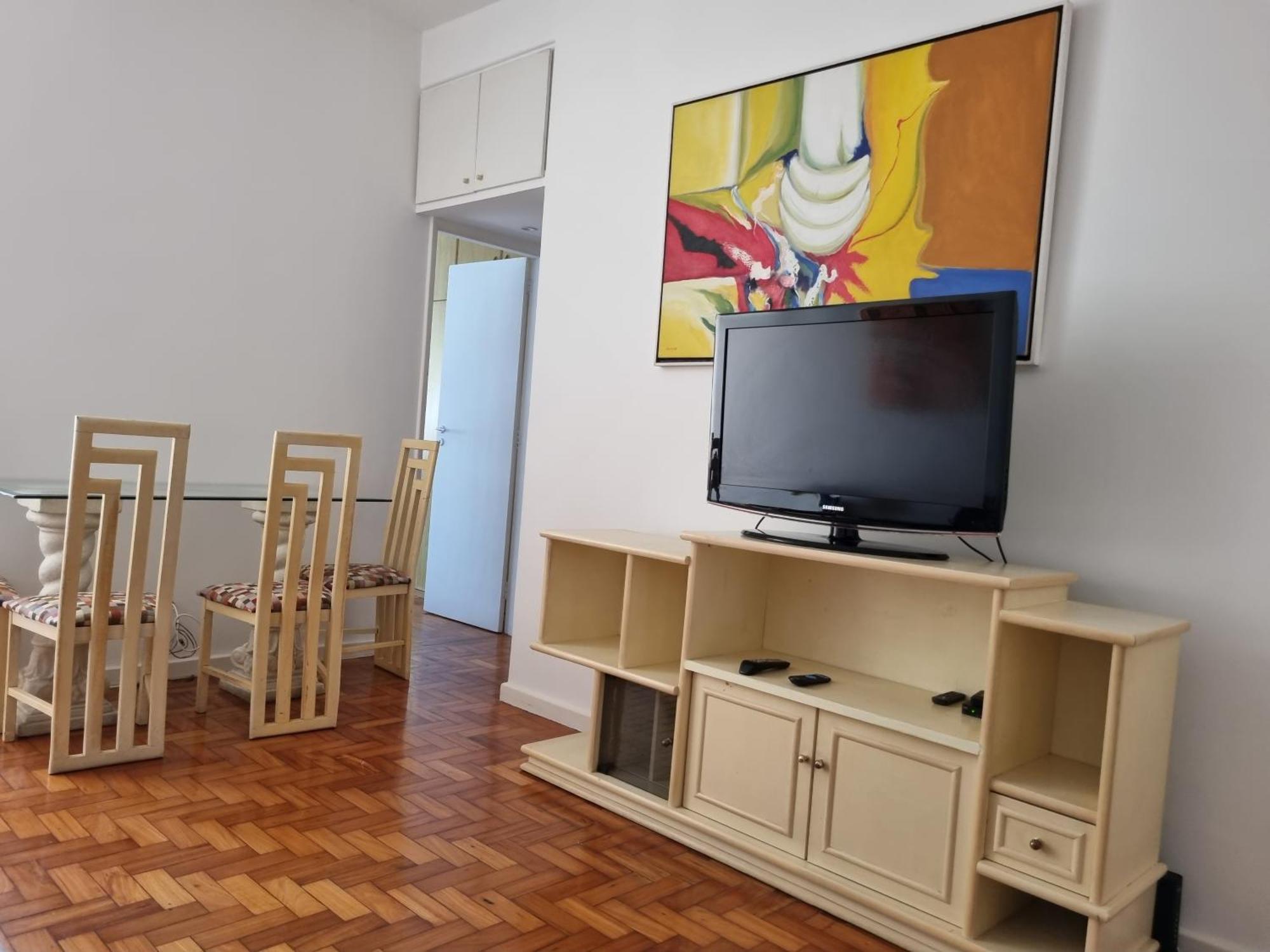 Ape Com 2 Quartos Super Bem Localizado Em Copa *