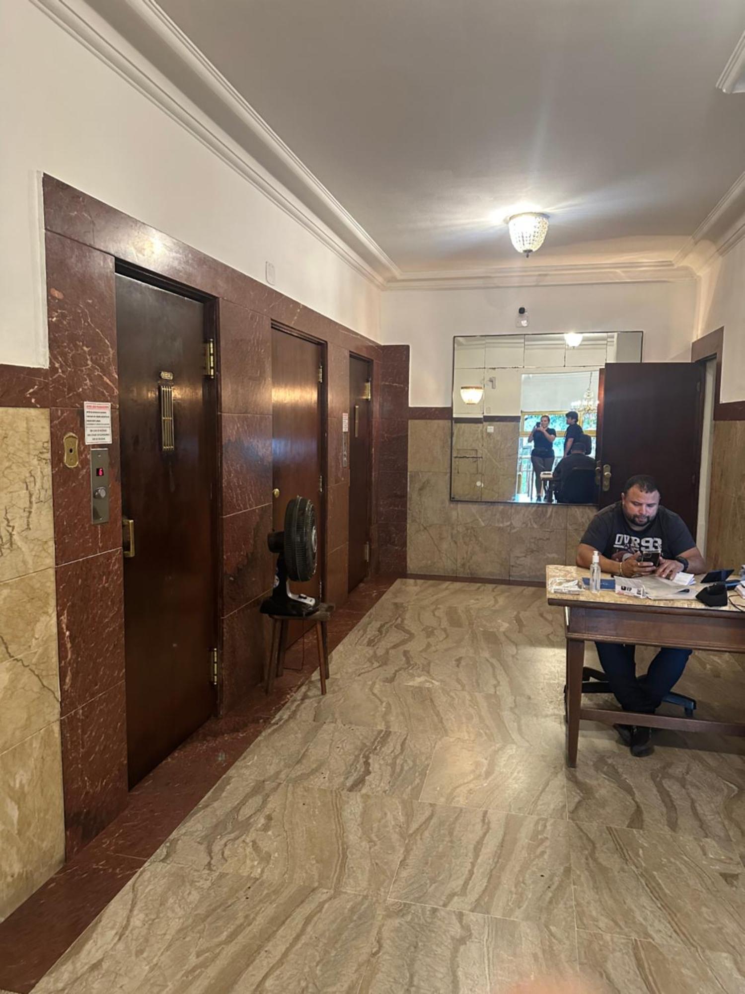 Apartamento Espacoso Reformado Em Copacabana