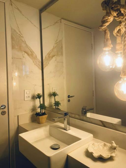 Conforto Em Copacabana: 260m Da Apartment