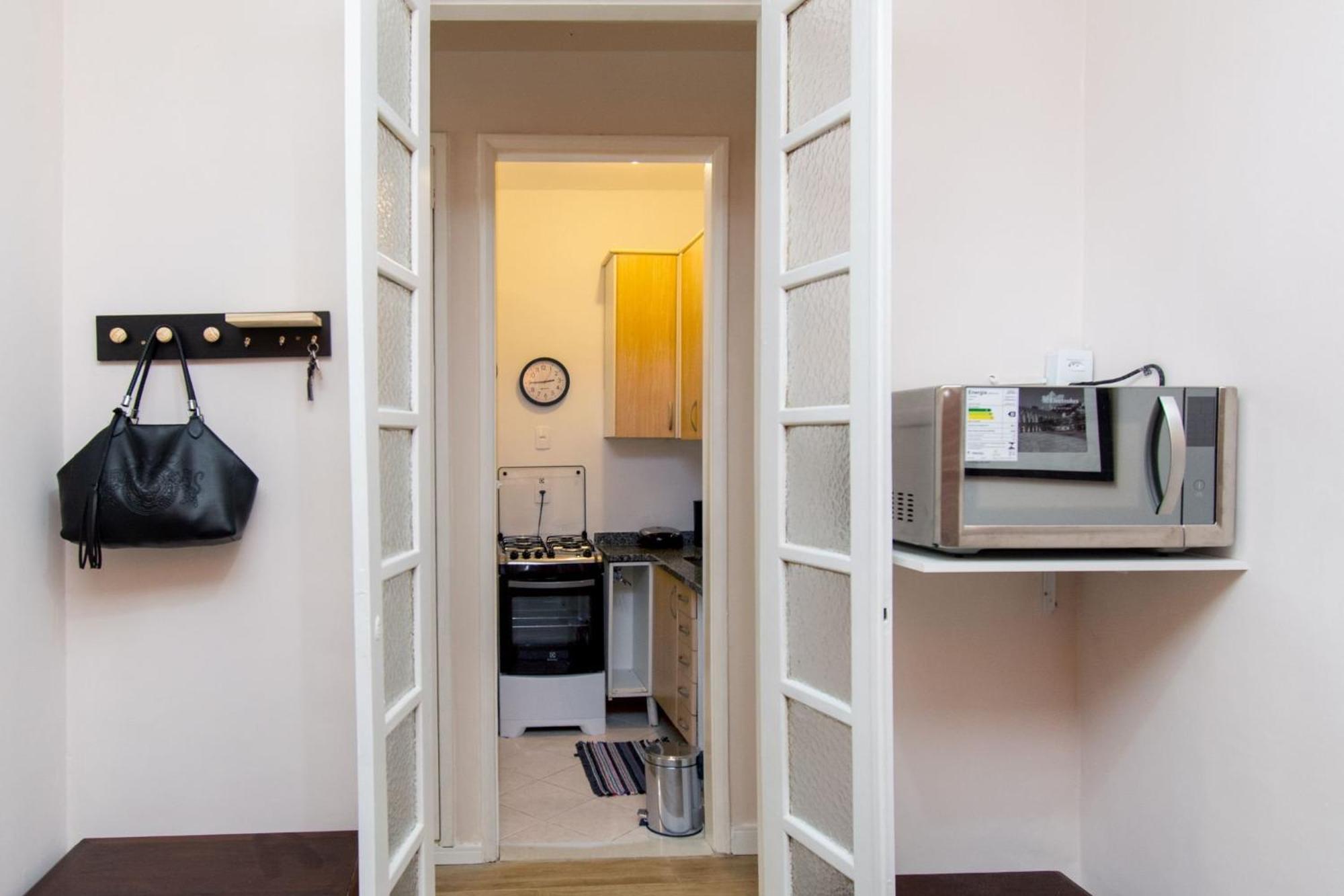 Maravilhoso Loft Em Copacabana A 150 Metros Da Com Um Varandao Em Meio Ao Verde. Apartamento Rio de Janeiro